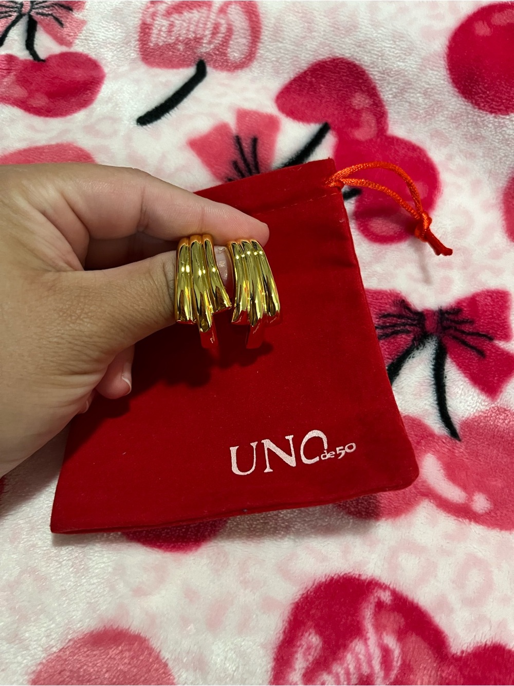 UNO de 50 Gold Sculpted Chunky Hoop Earrings